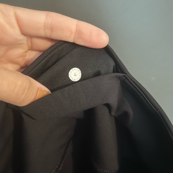 Lululemon Black Crop Legging - Picture 3 of 4
